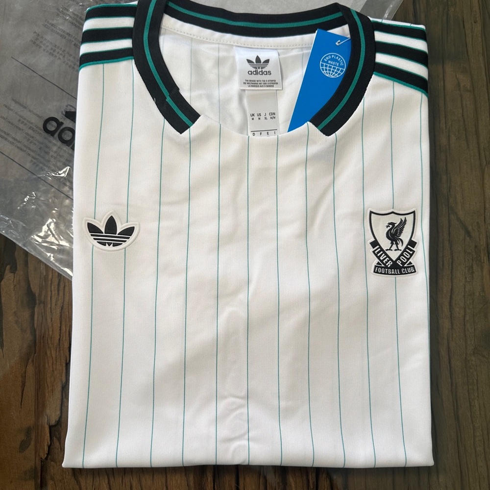 Liverpool Men’s Terrace Culture Soccer Shirt - Picture 2 of 4